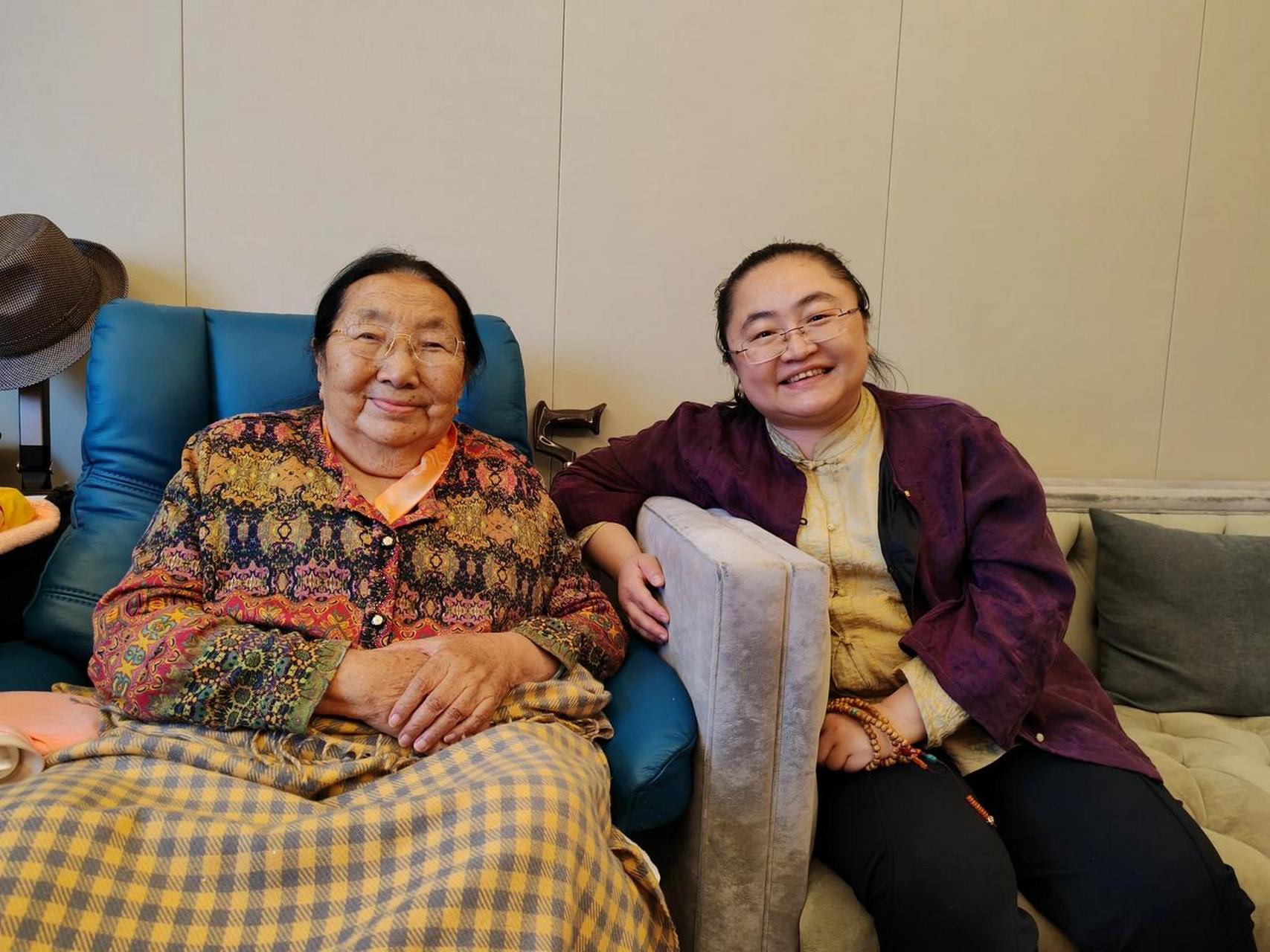 与女活佛多吉帕姆德钦曲珍