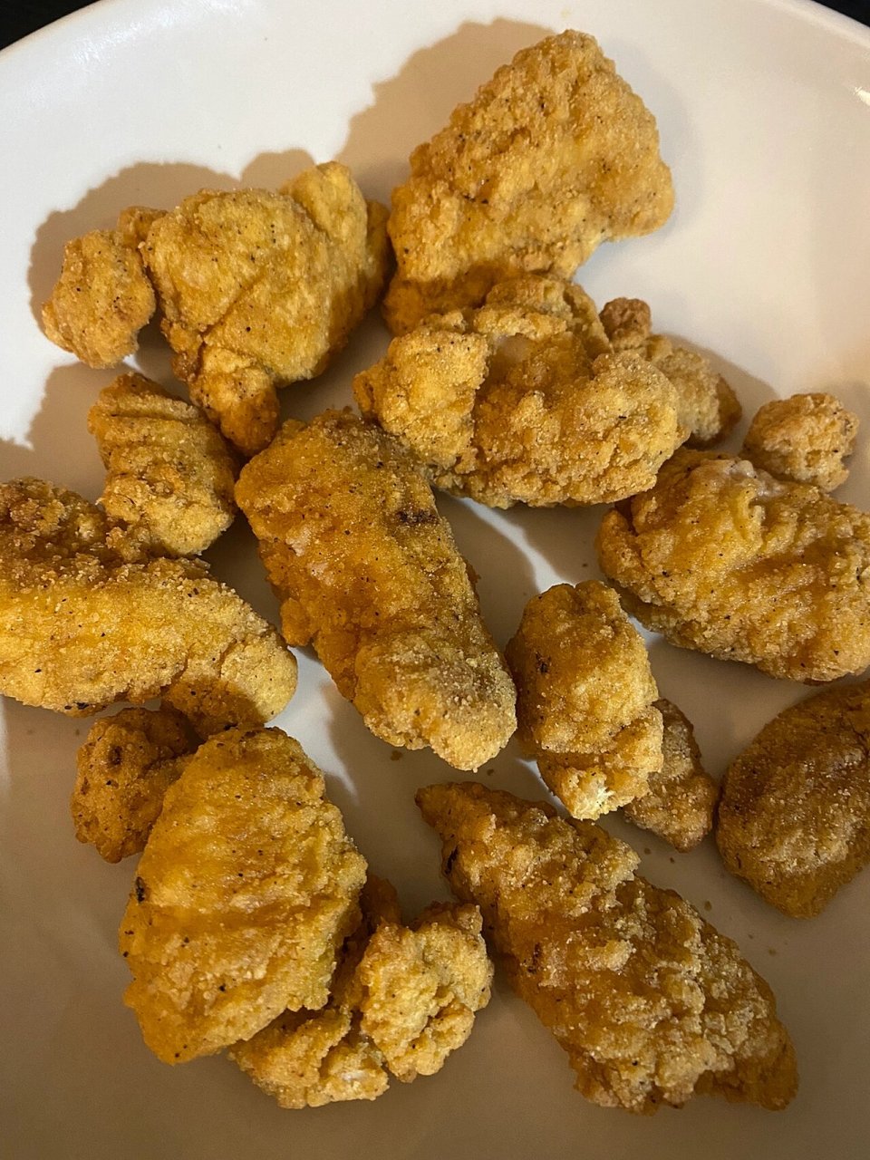 朋友们为什么空气炸锅炸出来的鸡米花不脆啊 买的冷冻鸡米花,喷了一点