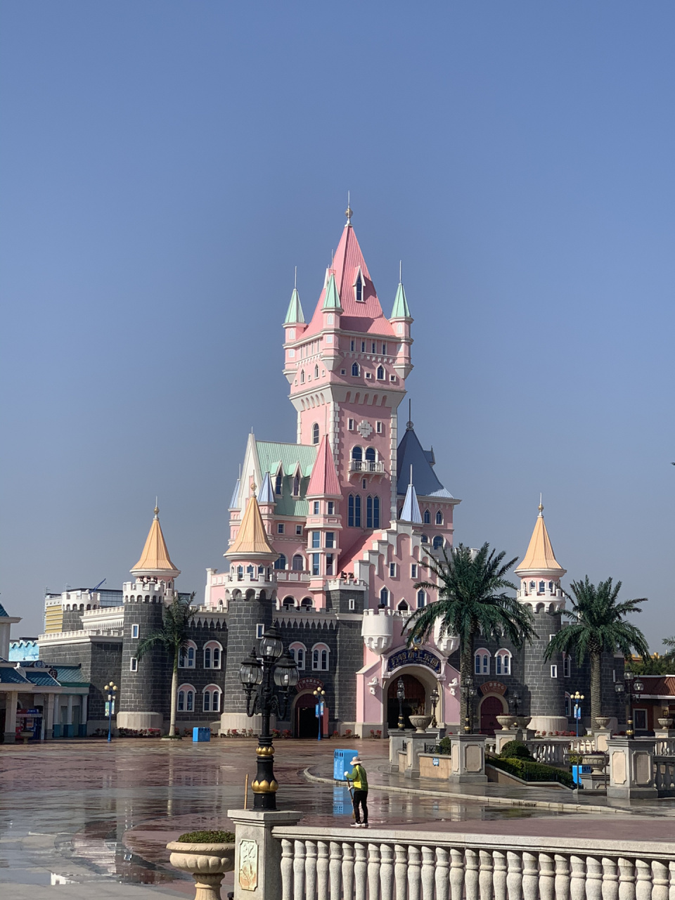 厦门方特梦幻王国保姆级攻略 如果人流不多的话没必要往最里面开始玩.