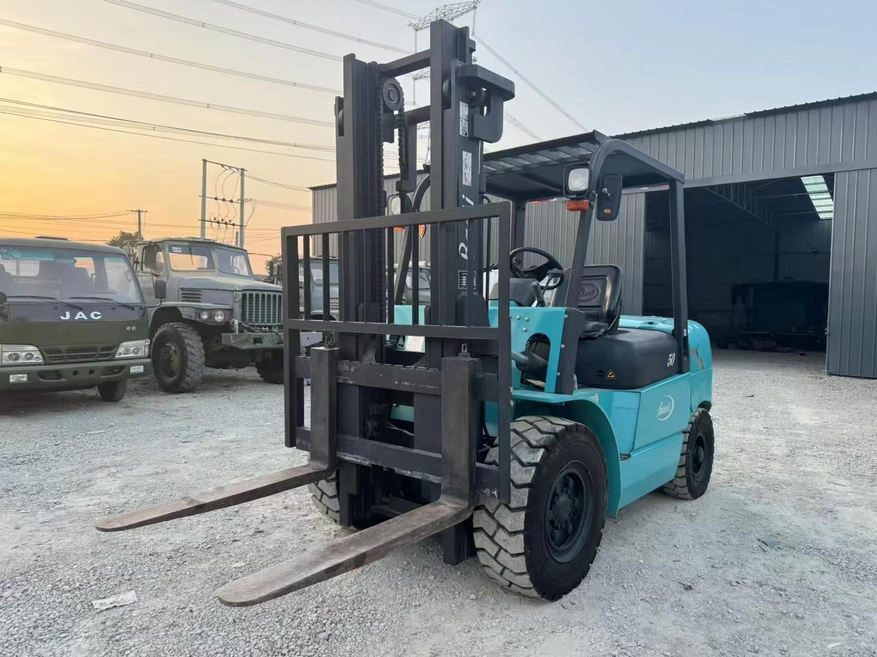 新到一台库存准新纯进口宝骊五吨叉车升高三米 仅仅行驶20个小时,六缸