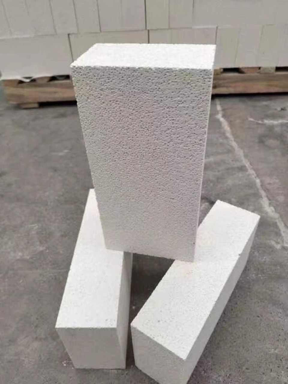 白色莫来石轻质隔热保温耐火砖 莫来石聚轻保温砖 台车式退火炉工业