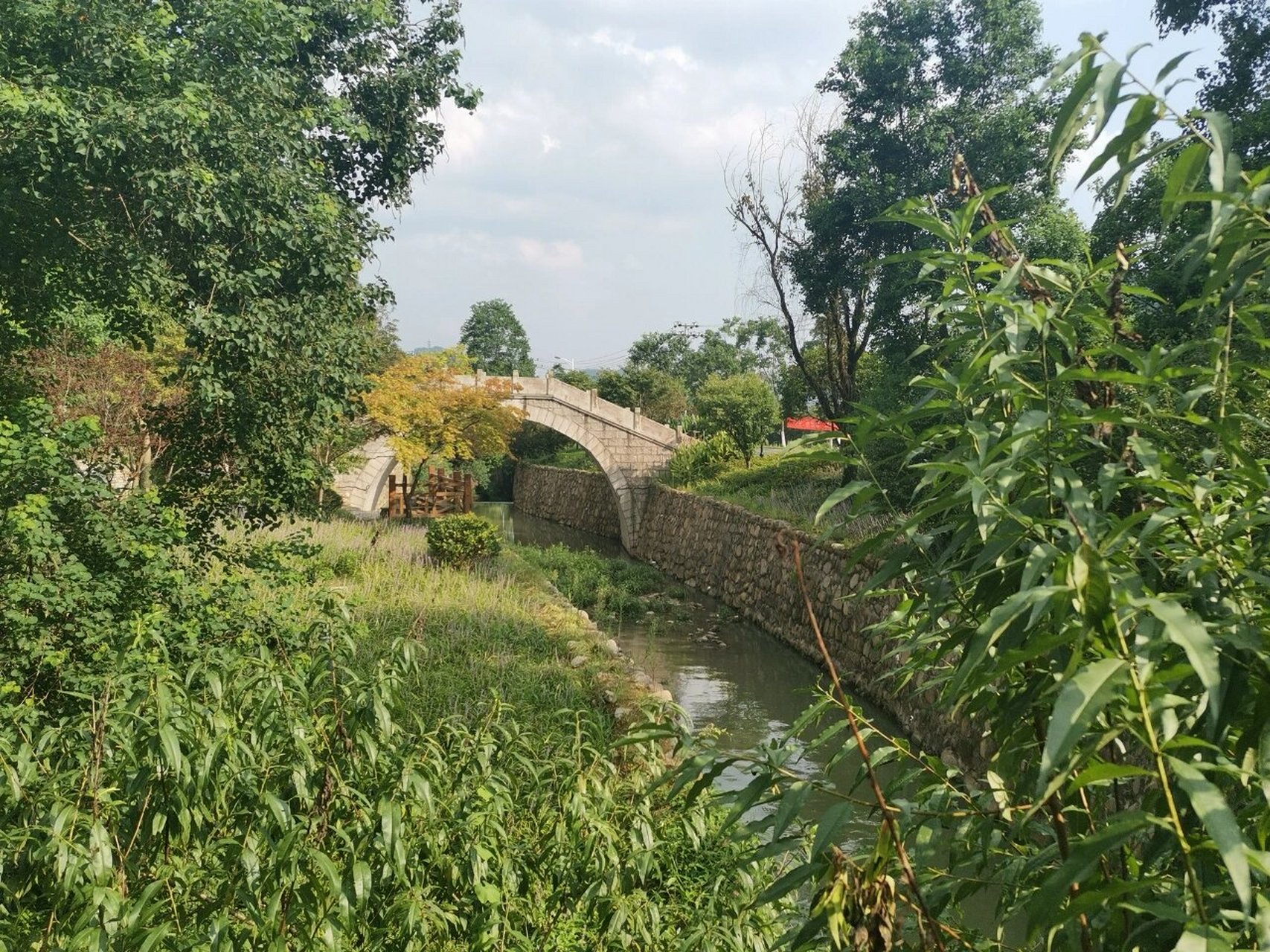 月亮桥村 临安周边逛逛,临安高速藻溪出口下929292沿着藻天线