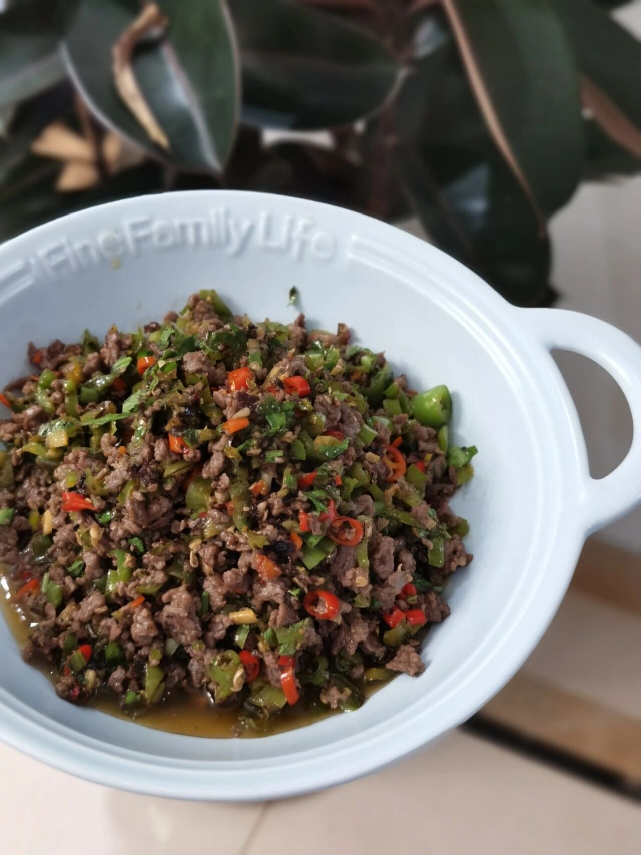 爆辣超下饭的小米辣碎炒牛肉 以前特别年轻的时候无辣不欢,现在年纪渐