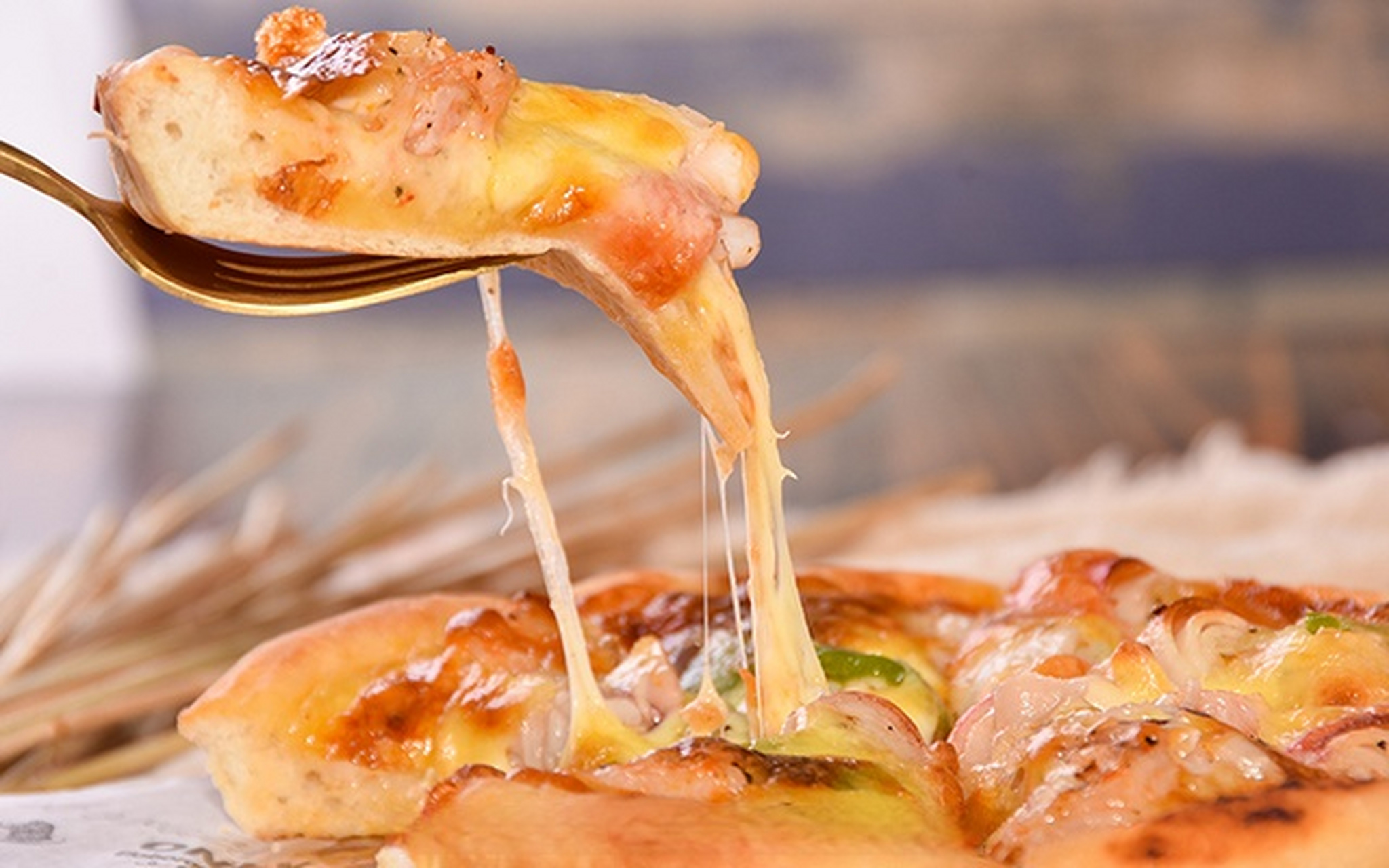 如果你对披萨制作感兴趣,可以考虑参加辛缇国际西点学院的课程.