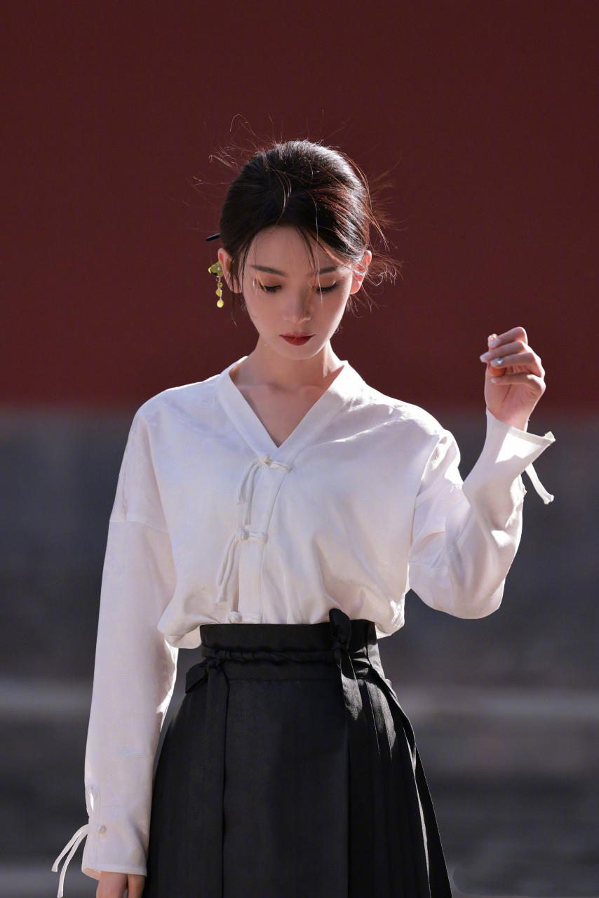 陈瑶马面裙穿搭:穿越浮华,穿越时光