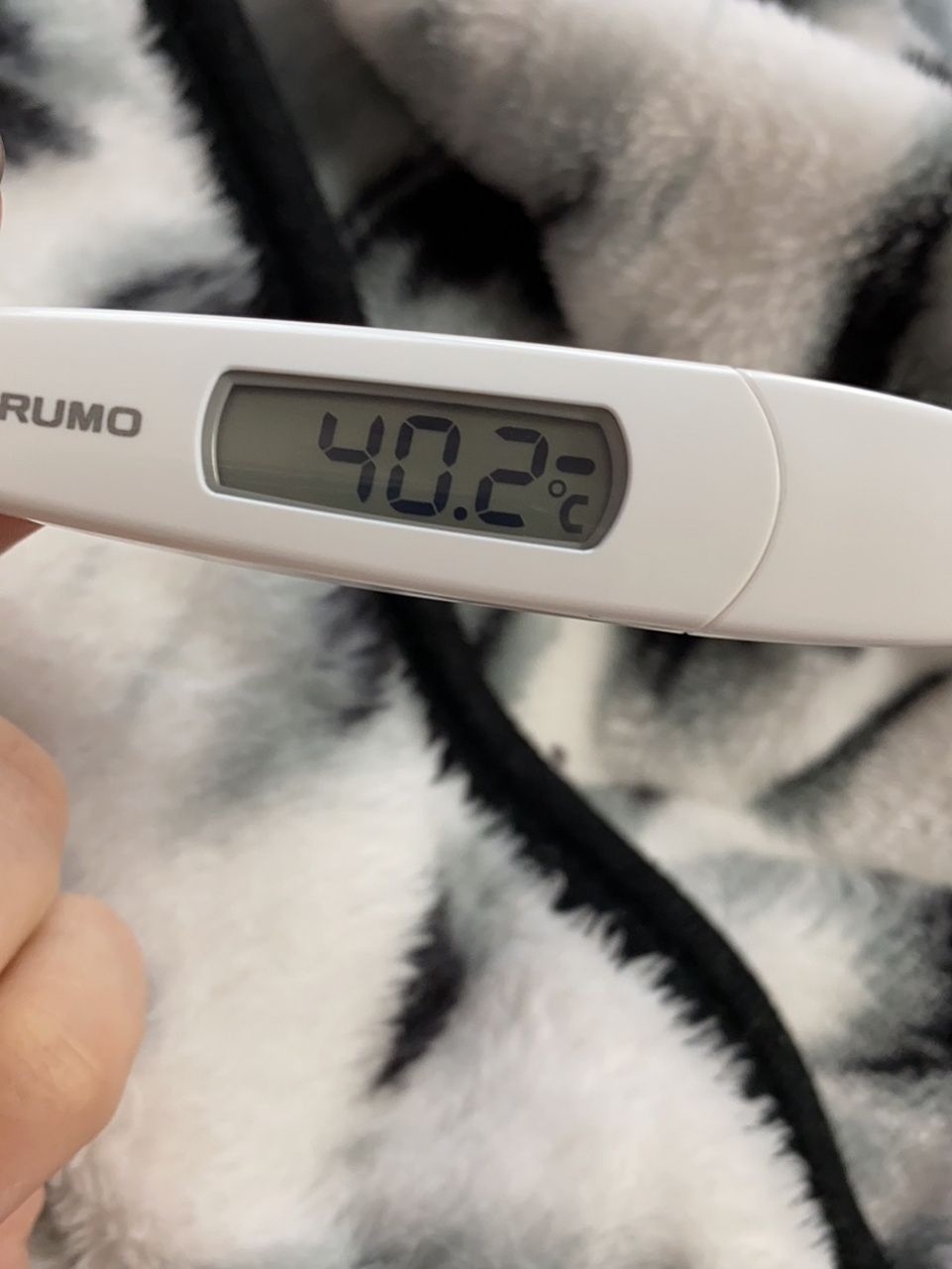 小孩子 持续高烧40度怎么办! 布布已经三天高烧不退了!