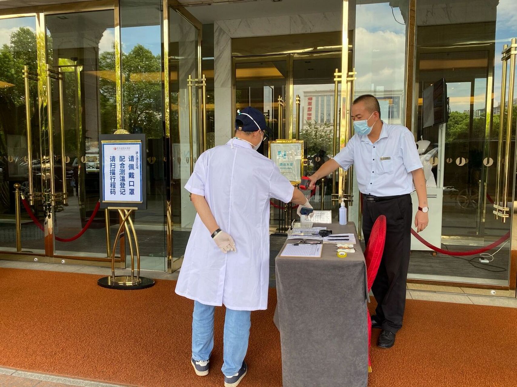 武汉东方建国大酒店为您安全保驾护航 每天深度消毒,给家人们打造安全