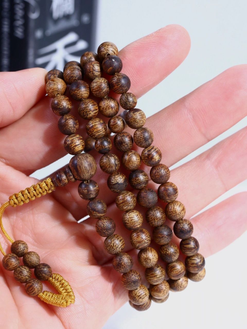 芽庄白奇楠沉香手串 产地:越南芽庄白奇楠 规格:6mm*108 重量:约15克