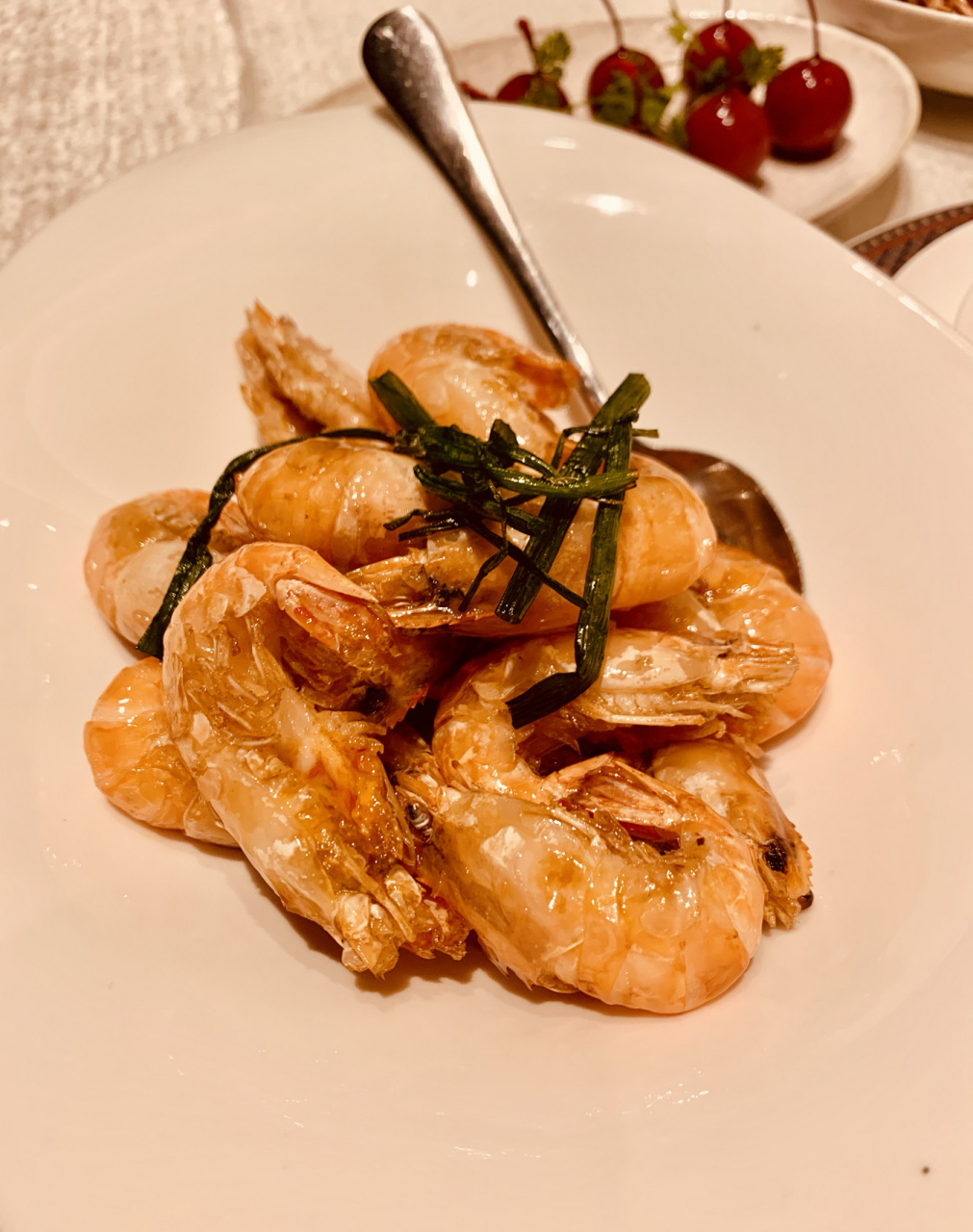 一个人去上海和平饭店用餐 和平饭店的菜品一如既往的好,熏鱼味道真是