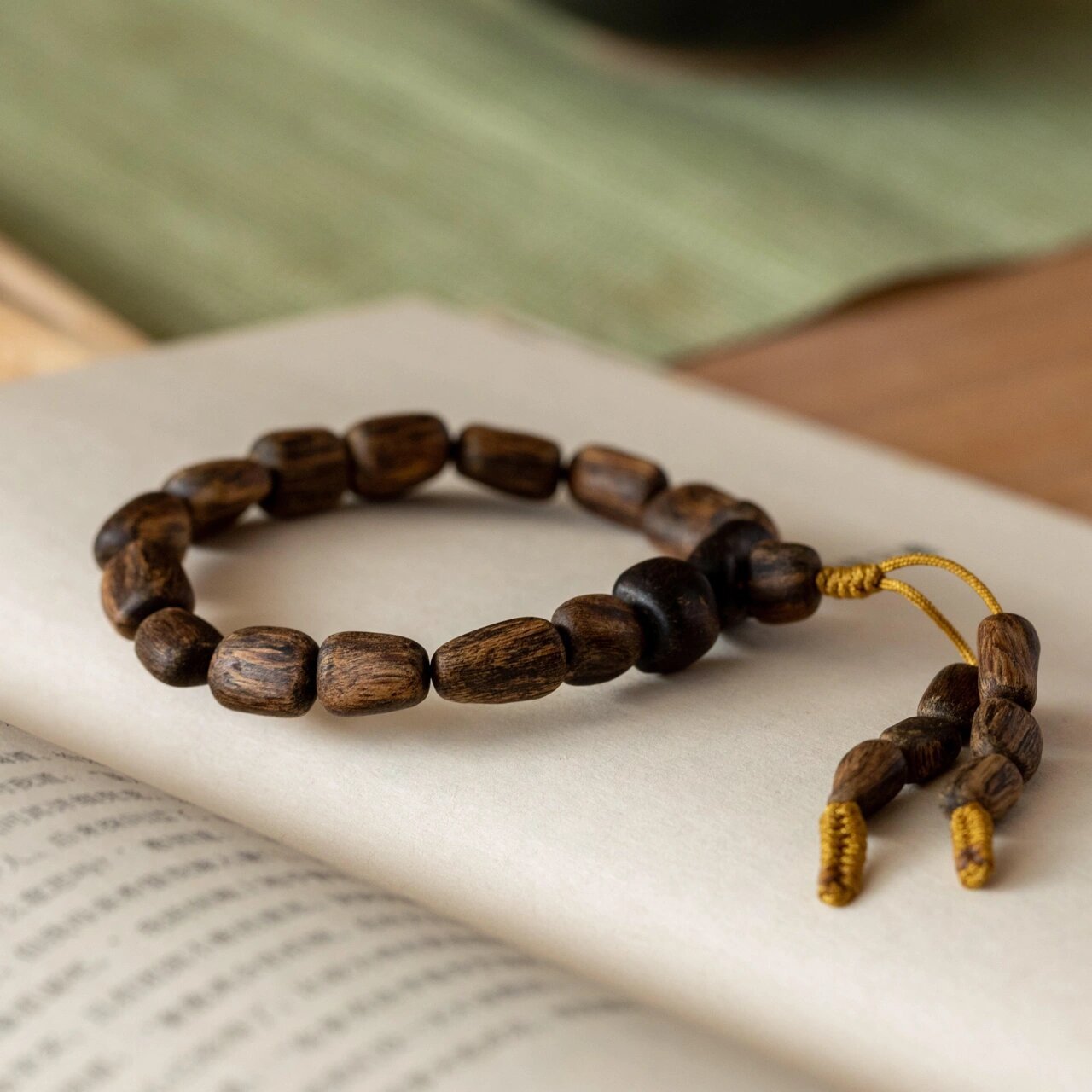 瘿瘤舍利 | 海南黑油格沉香随形手串 品名:海南黑油格沉水级瘤疤瘿瘤