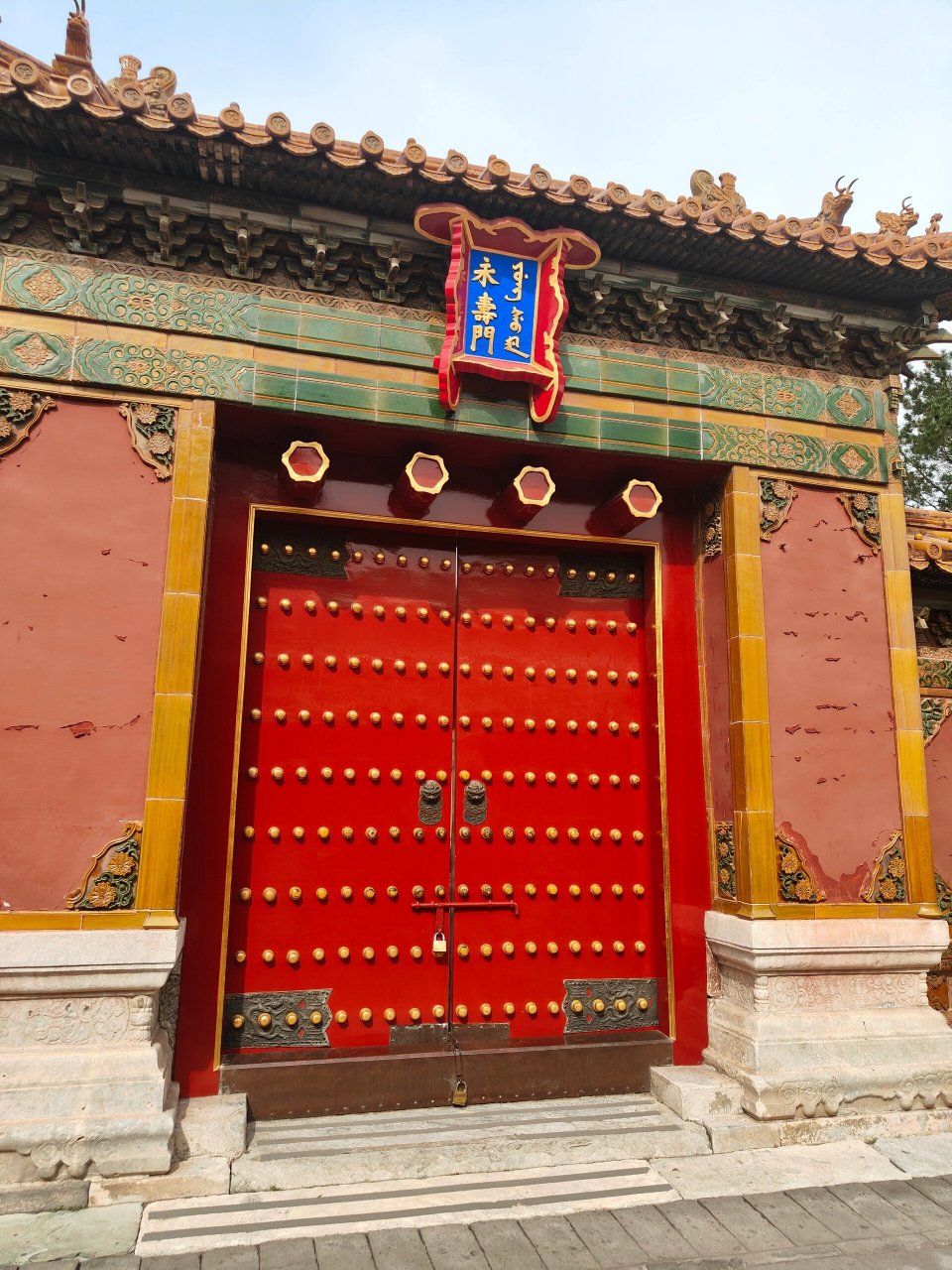 从东华门下 国庆期间甩站 为了少走路 建议坐到8号线金鱼胡同c口出来