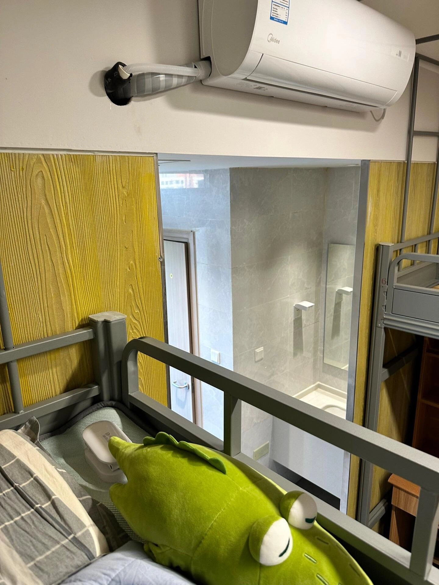 这可能是盐城工学院宿舍天花板了吧