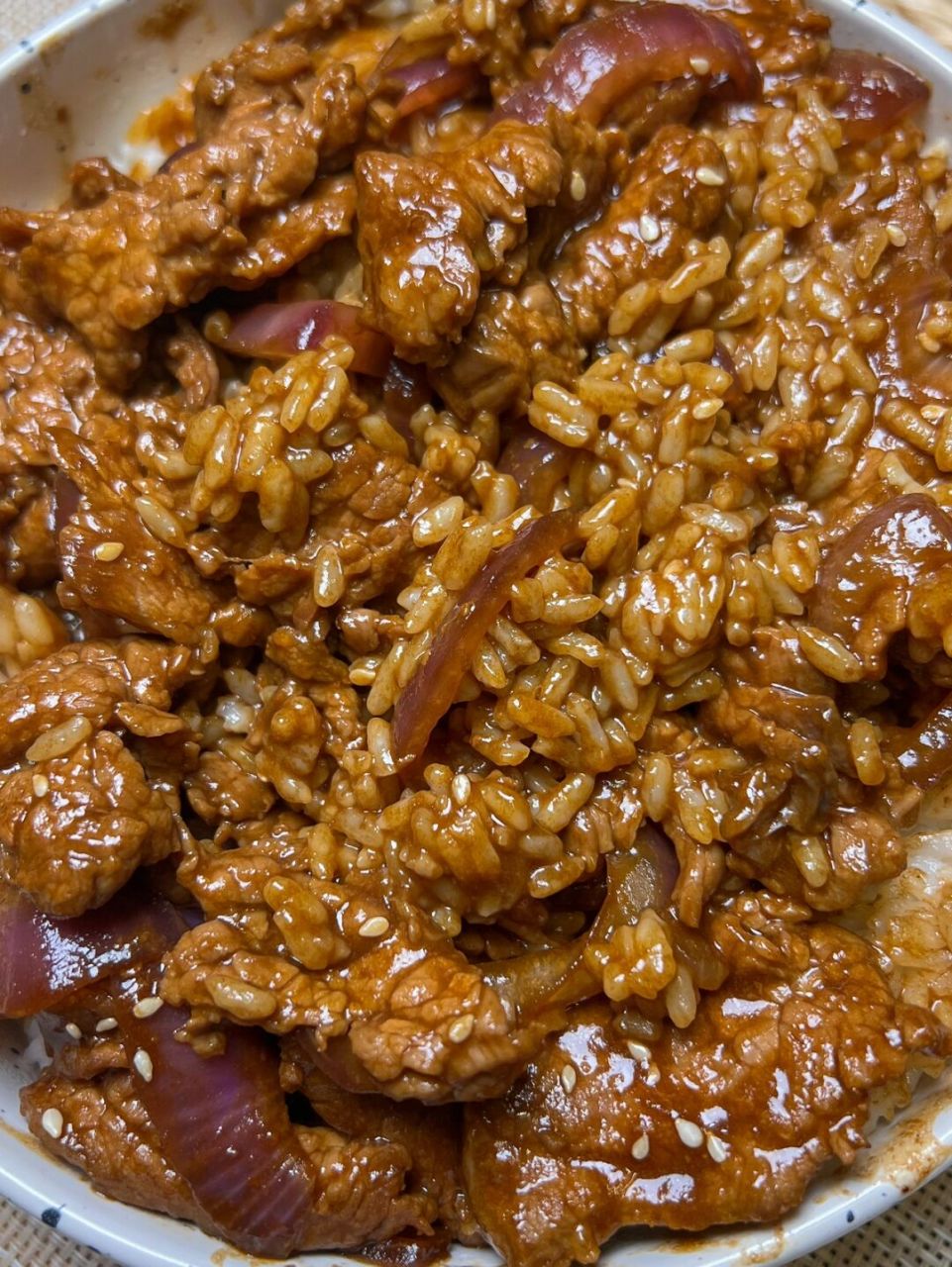 照烧牛肉饭可以说是我家每周至少吃一次的饭 因为真滴很快速又好吃!