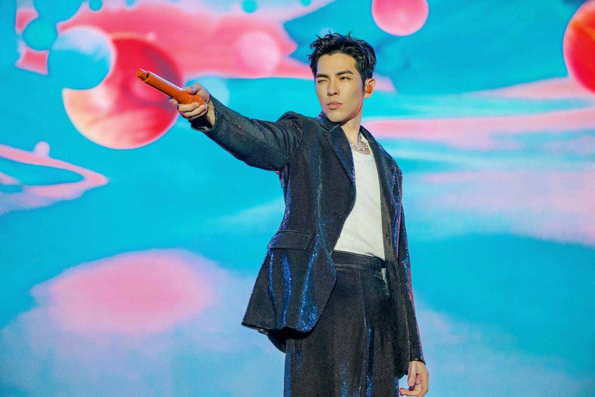 萧敬腾帅照一张封神,更喜欢图一还是图二呢 给萧敬腾老师拍照还是比较