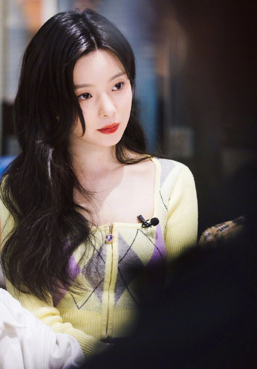 陈卓璇王勉野挺有趣录制路透##陈卓璇王勉现身南京高校录节目#网釉谮