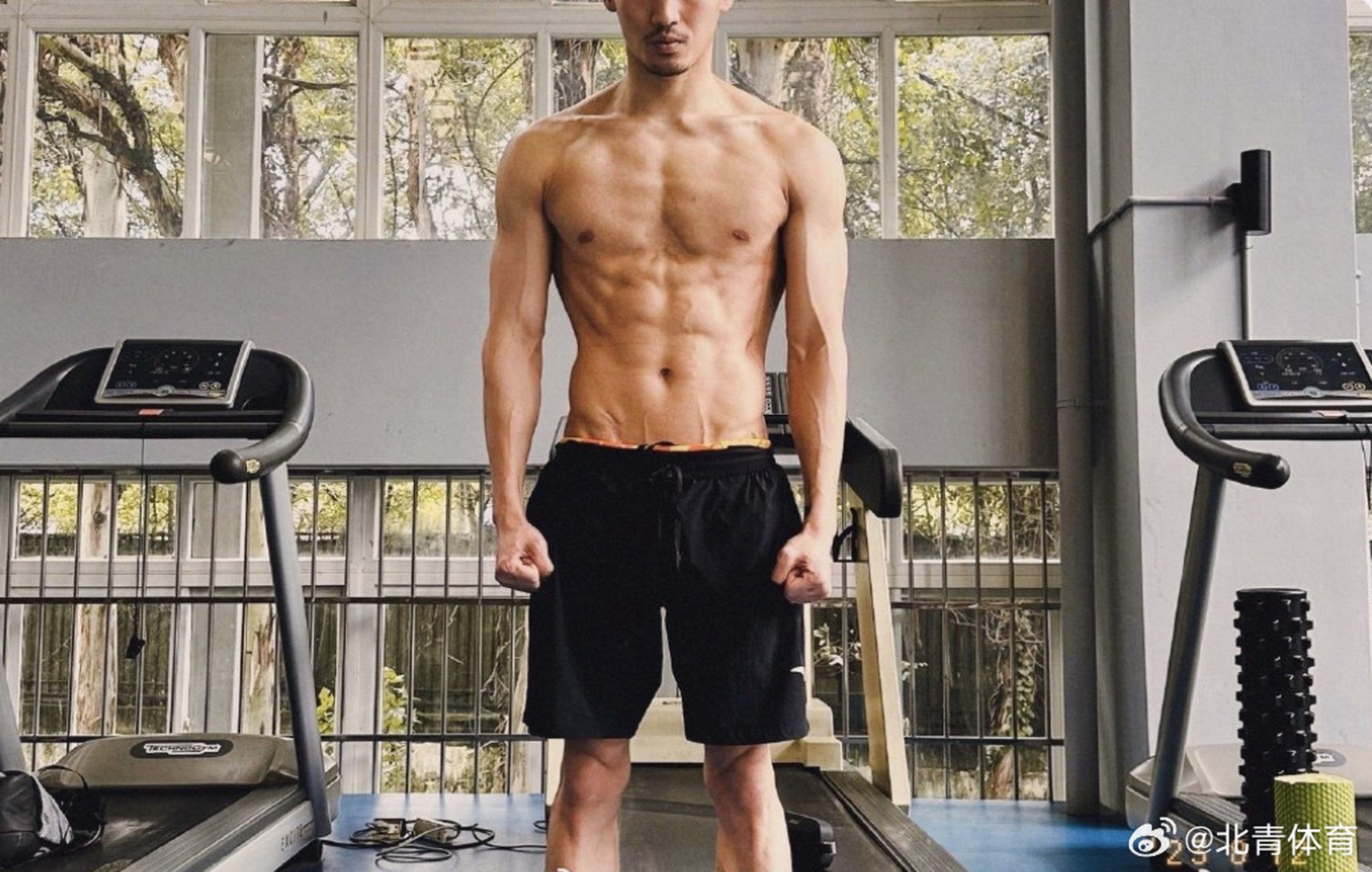 徐嘉余 更新微博:再次～全力以赴的一周.