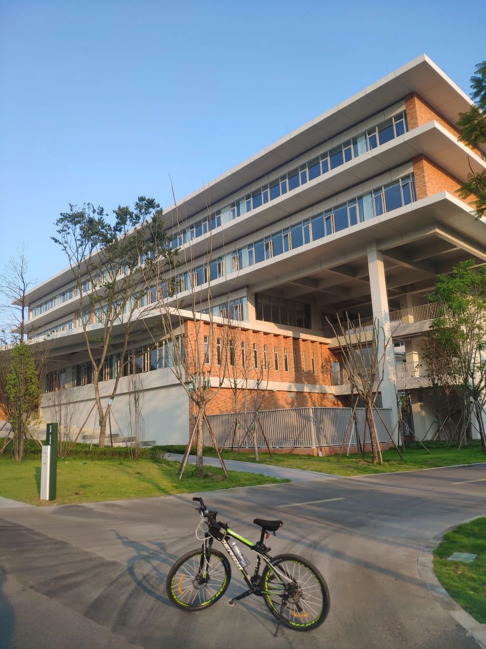 四川师范大学遂宁校区 大家可以用川师大一卡通里面的二维码进入四川