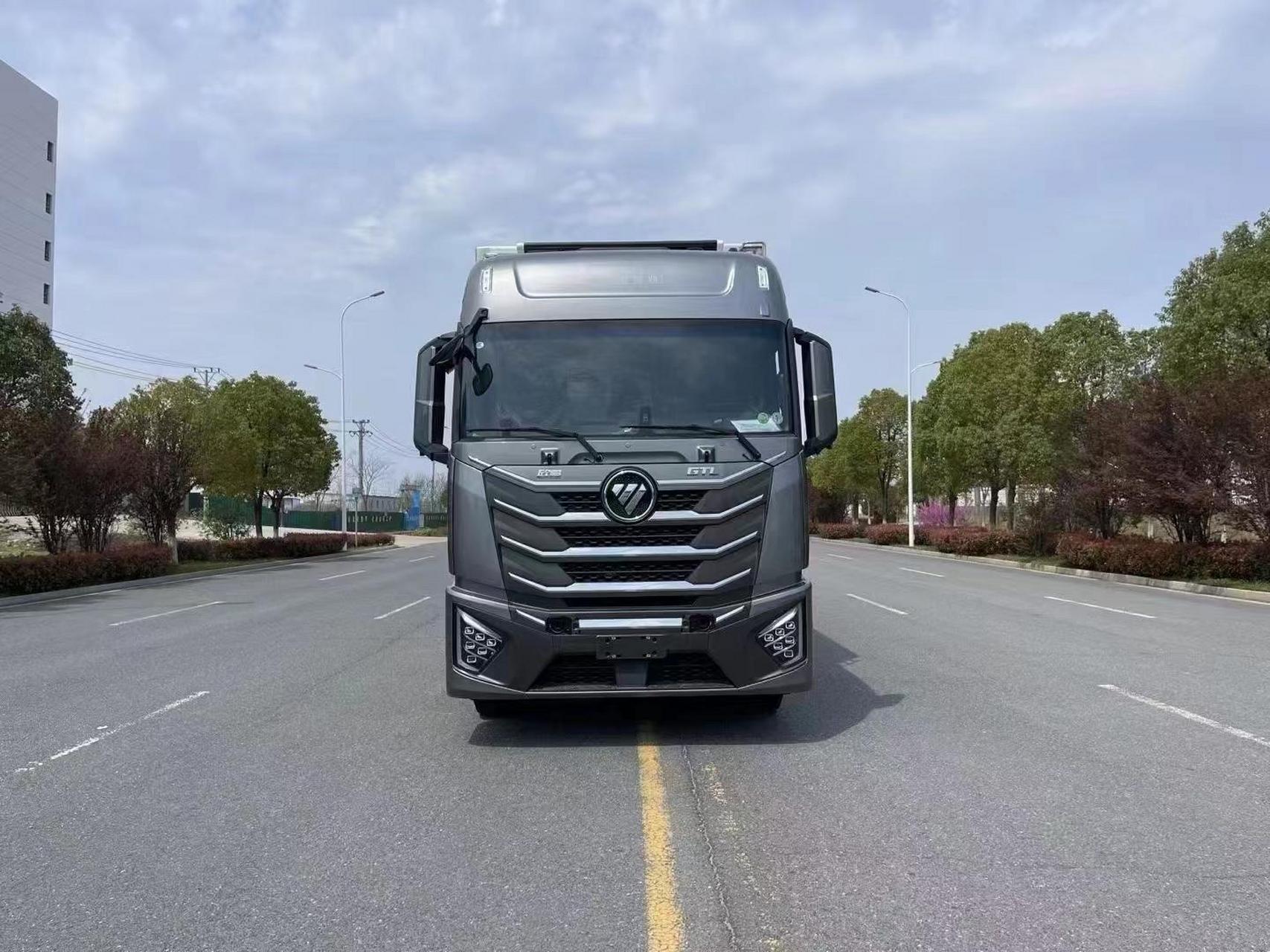 三轴9米6福田欧曼gtl星翼版冷藏车.