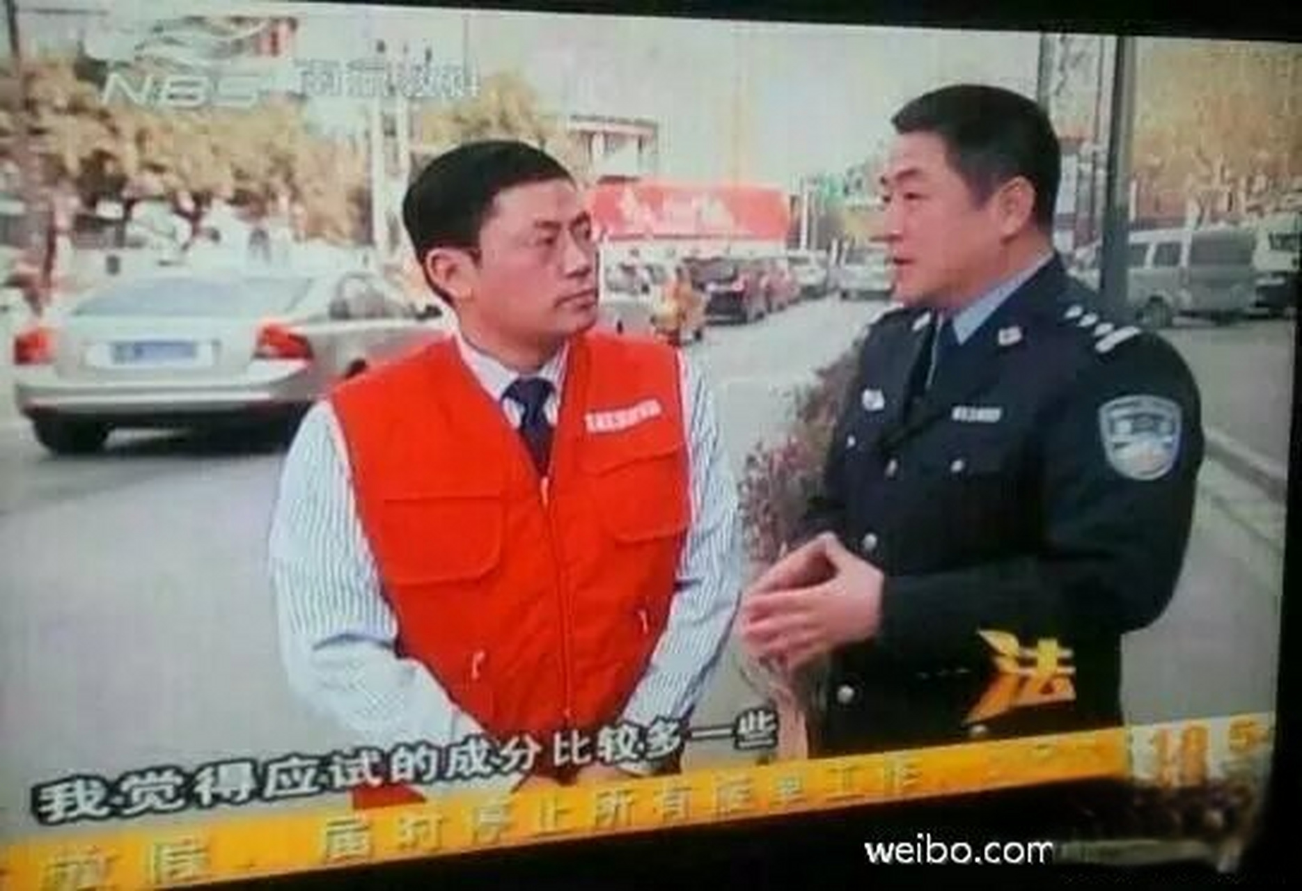 说交通的南京宏琪警官退休了最近,网上,朋友圈里,都是交警王宏琪 老师