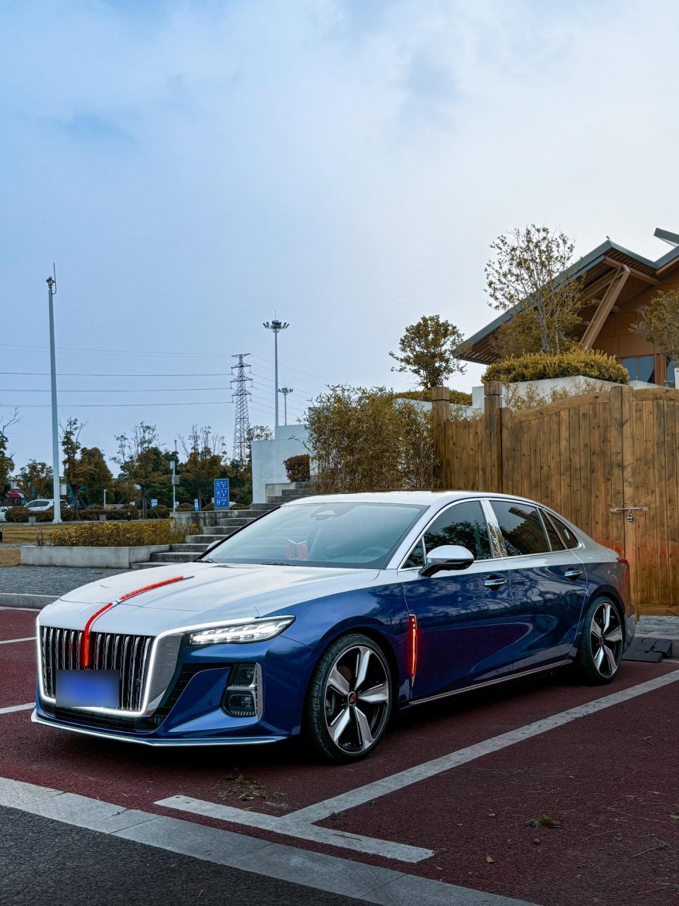 欣赏一下红旗h5目前以来最巅峰的外观设计全新红旗h5