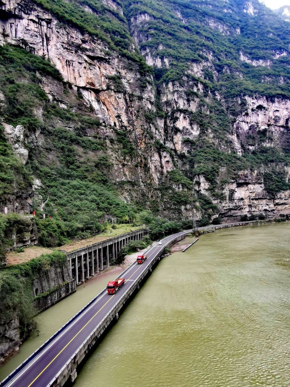 金口河大峡谷 中国最美十大峡谷"之一,位于四川省西部的金口河,汉源