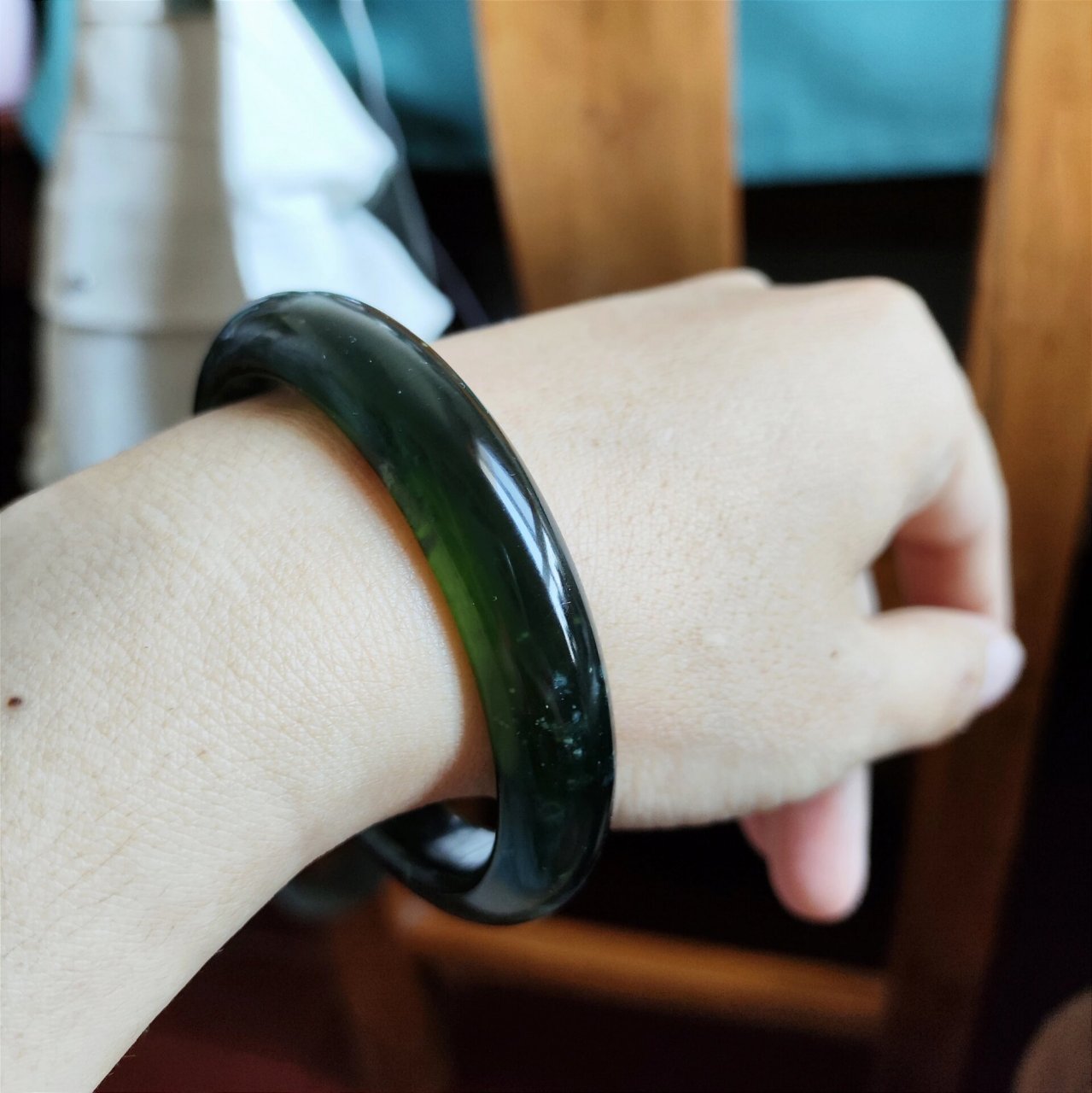 501起光了~ #岫玉手镯# #岫玉501# 又养了几周,渐渐有光感了.
