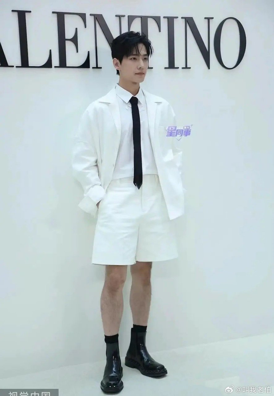 杨洋面相真的变了,这眼神怎么有了点小心试探的感觉[思考]