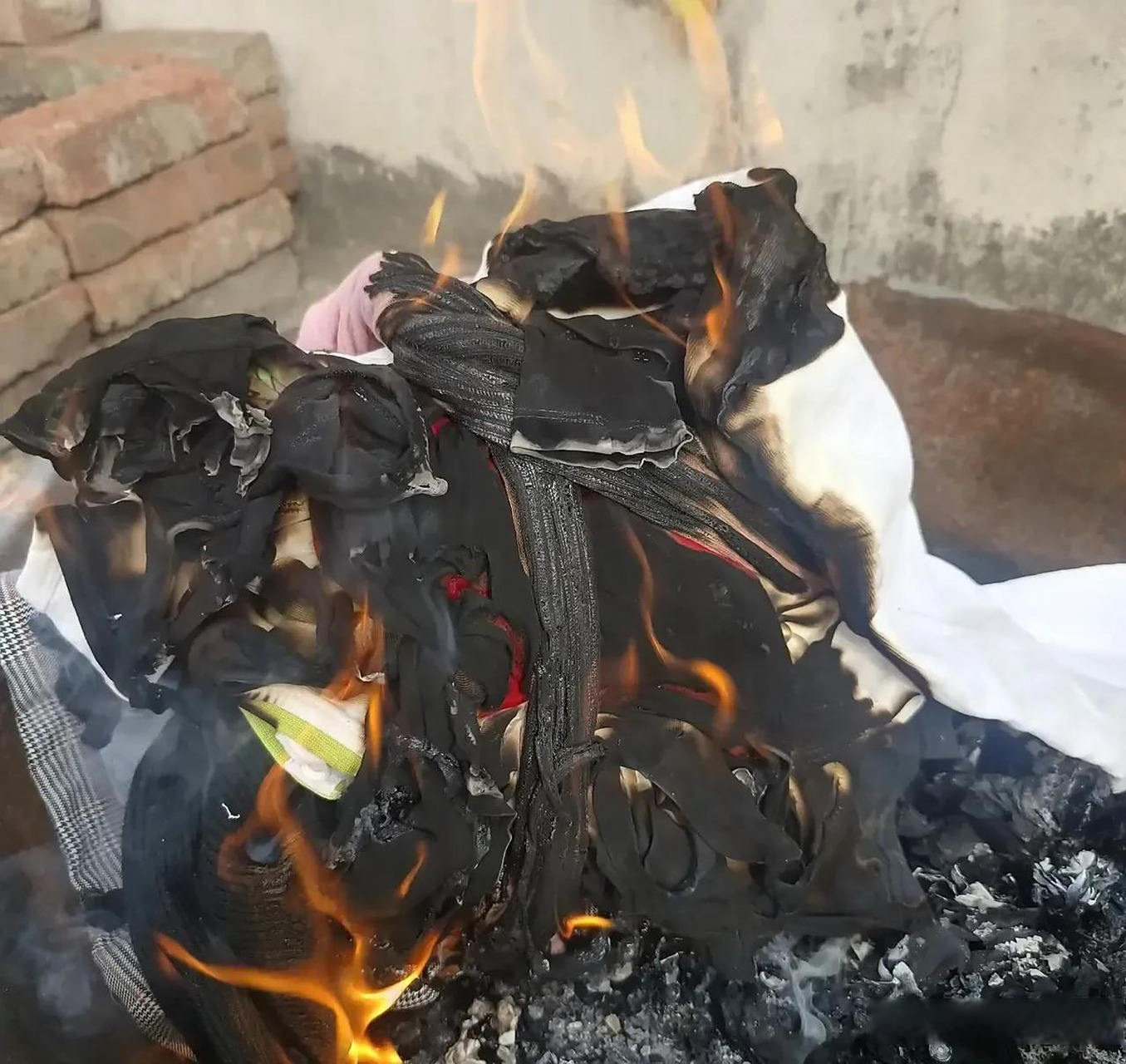 活人的衣服能烧掉吗?