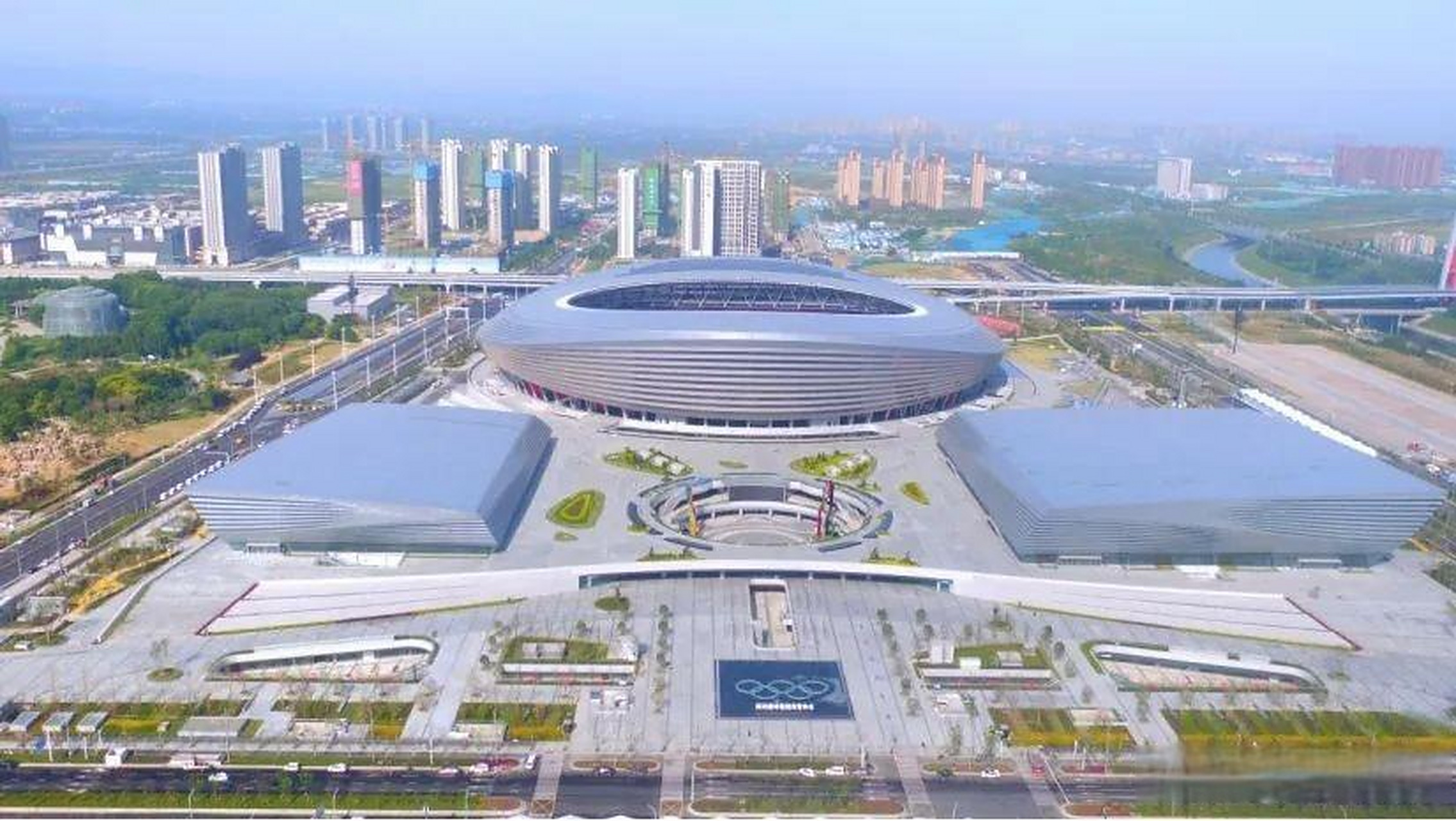 郑州:奥体中心又获奖了 本台郑州4月18日消息,近日,郑州奥体中心荣获