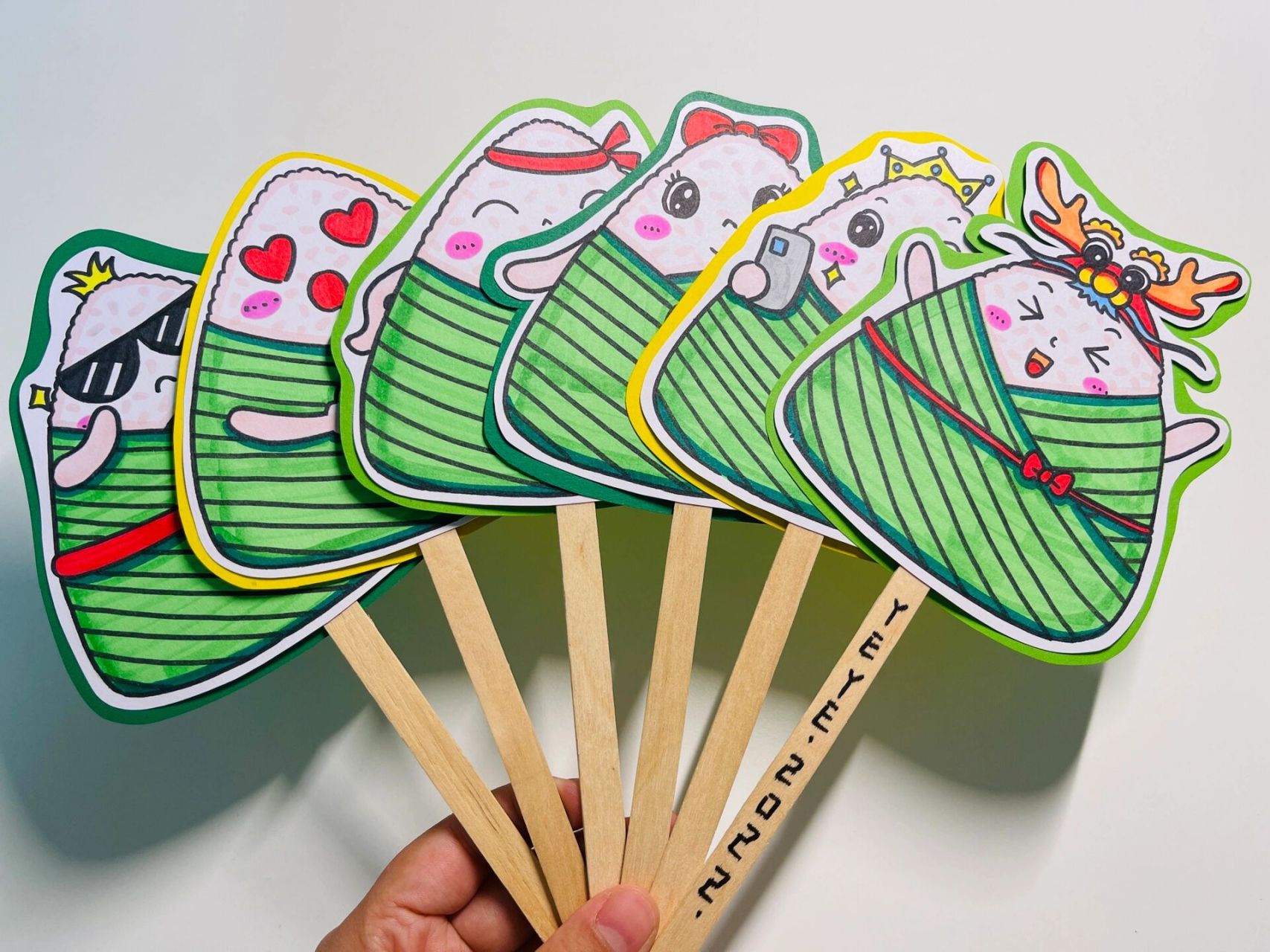 手工制作端午小扇子 上半年最后一个法定节假日～端午节～天气也热了