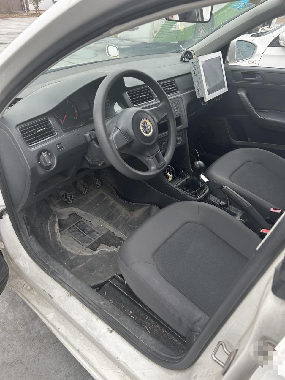 1617年手动桑塔纳教练车