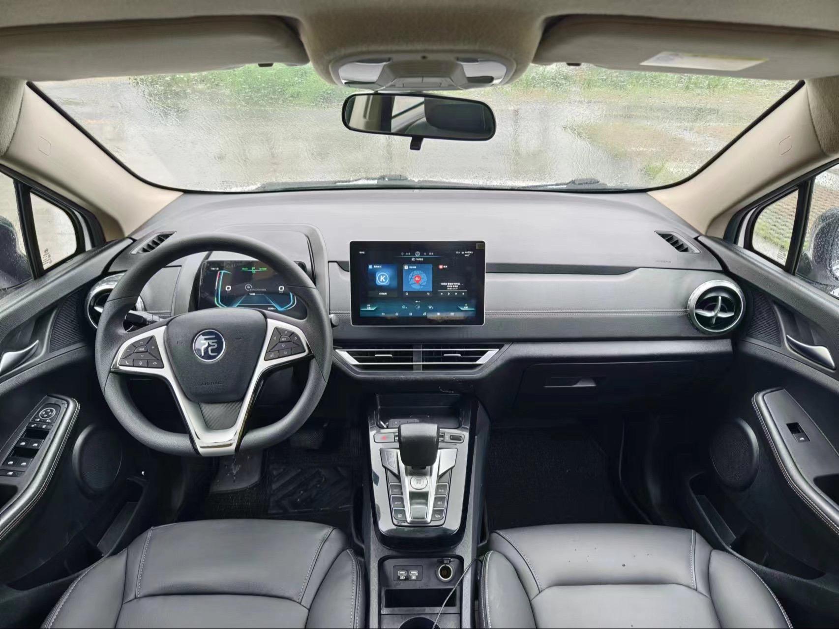 新到新能源电车2019年8月比亚迪元ev535智联领潮型 指导价11.