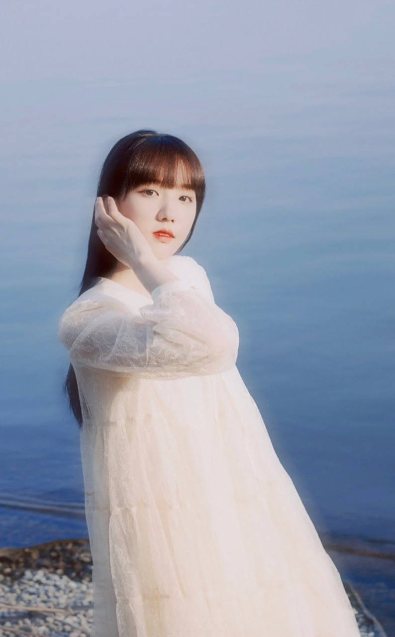 张淼怡和苏晓彤长得还蛮像的[笑哭]你们分得清楚吗?