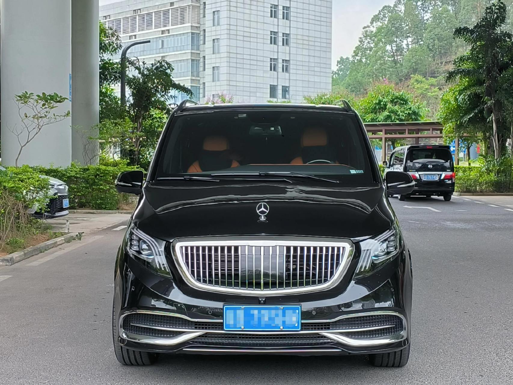 23年奔驰威霆迈巴赫vs680版.23年3月上牌奔驰威霆 2.0t 7座,实行1.