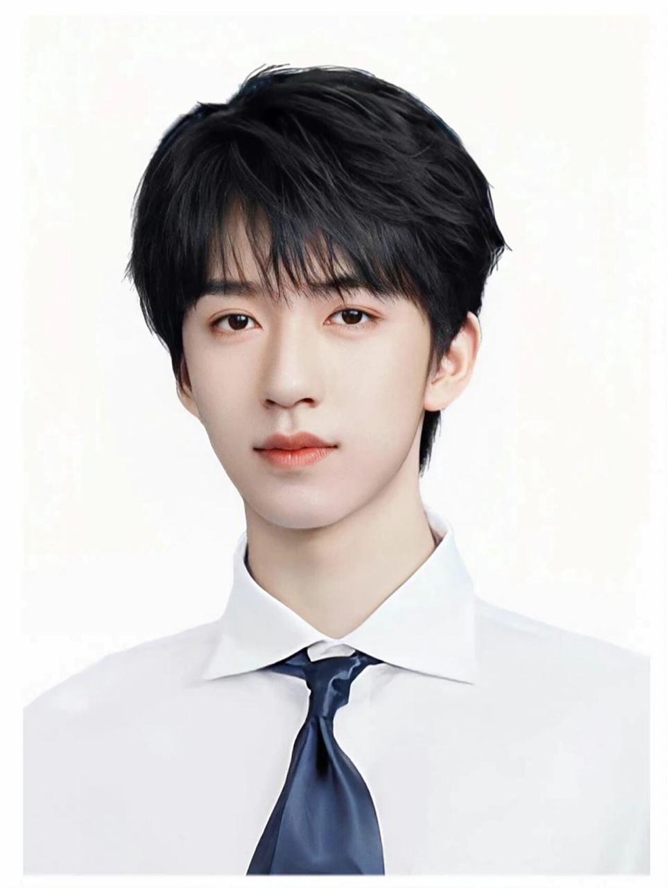 贺峻霖证件照 那就简单的分享一下吧