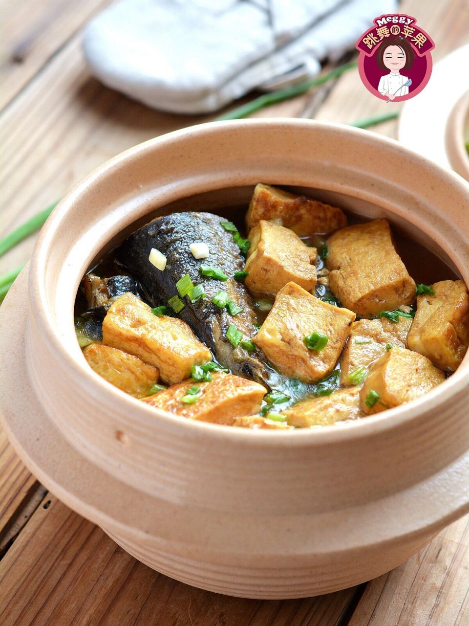 天冷了,这锅砂锅豆腐炖鲅鱼,喷香温暖到家了 天冷了,来一锅砂锅豆腐炖