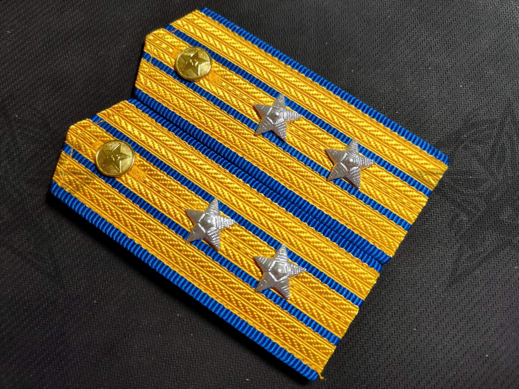 【军饰收藏】:87式空军硬肩章 收藏分享的肩章均为4号空军肩章,分别