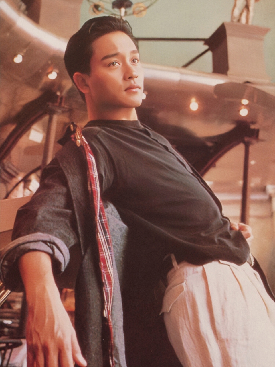 张国荣的小故事(112) 在拍《星月童话》的时候,有场哥哥常盘淋雨,哥哥