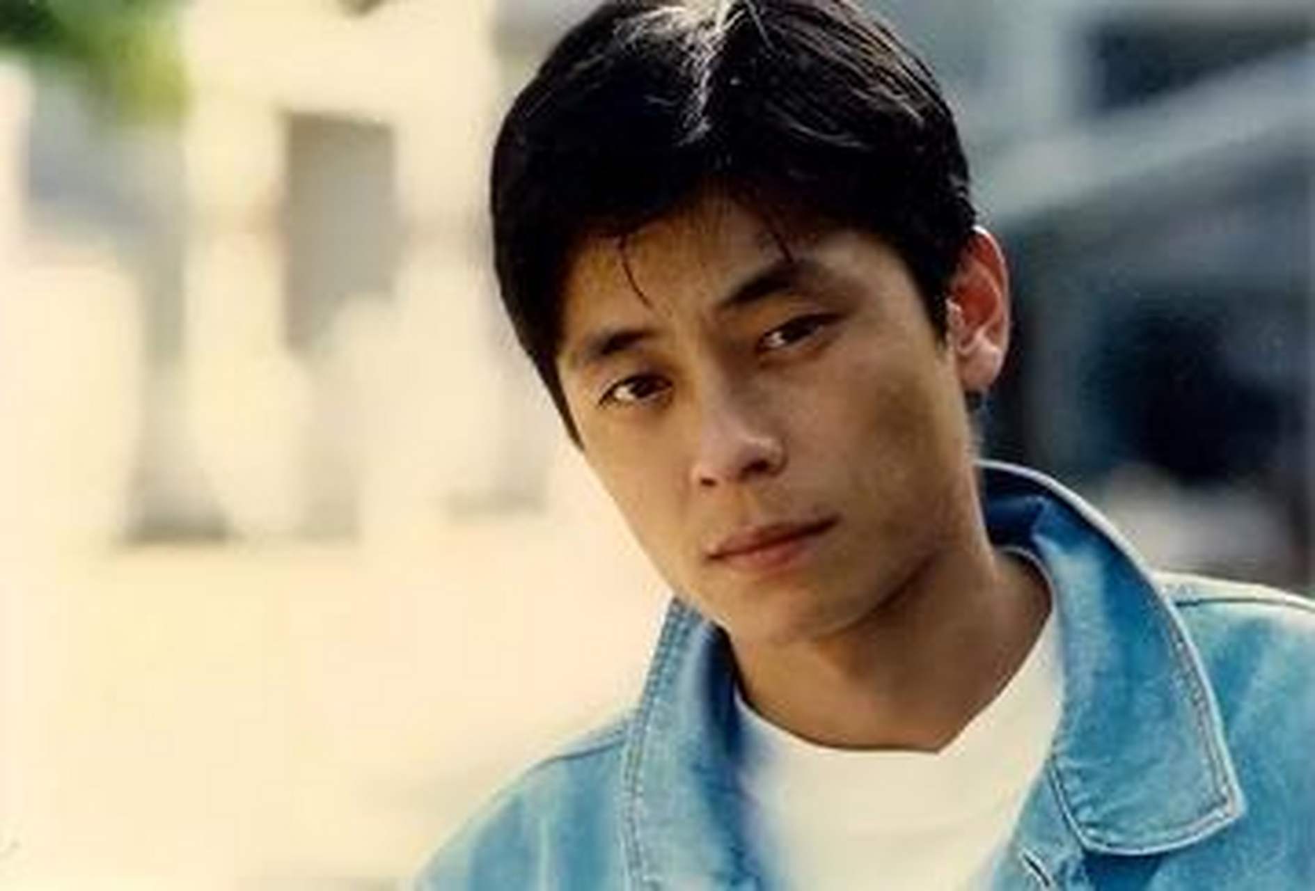 当年,21岁的王杰在部队服完兵役回家,年轻的妻子不知所踪,等待他的