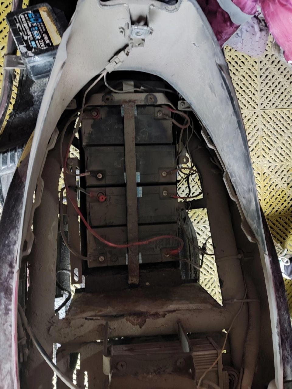 第一代公主款绿源电动车, 过来更换电池.