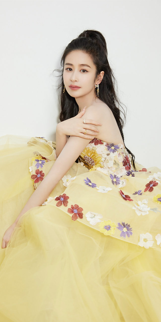 颖儿墨绿色吊带长裙壁纸写真