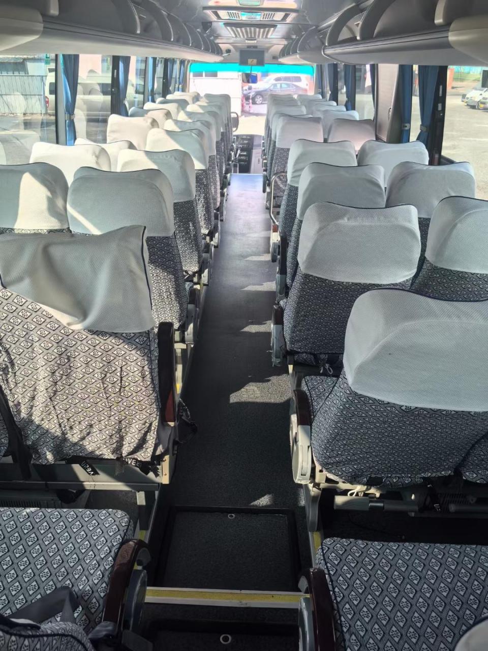 品牌:厦门金旅 座位:50座(带腰门) 年限:2019年12月20号 公里数:15万