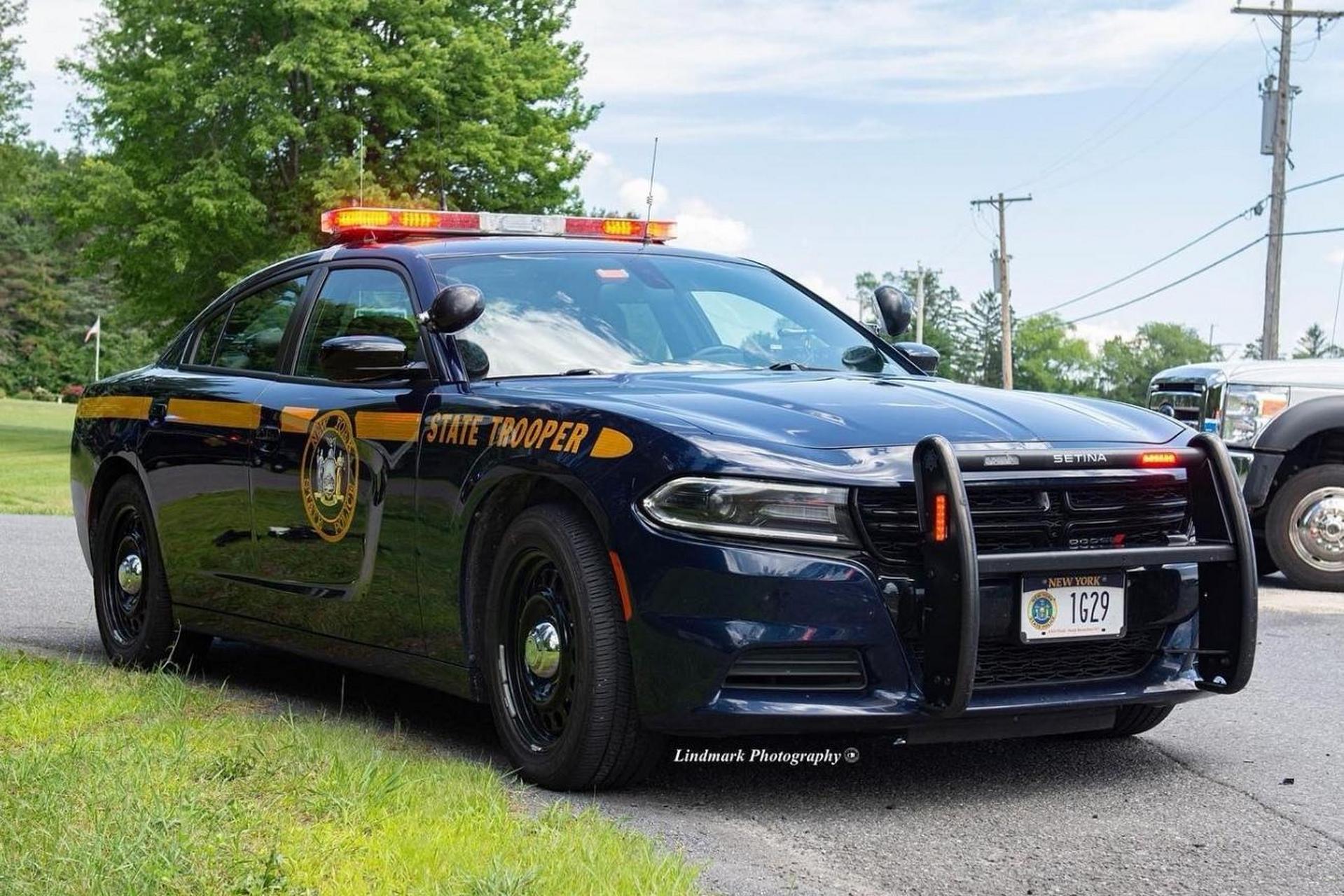 【nysp】纽约州州警 道奇战马警车模型.1:64绿光nysp道奇战马警车模型