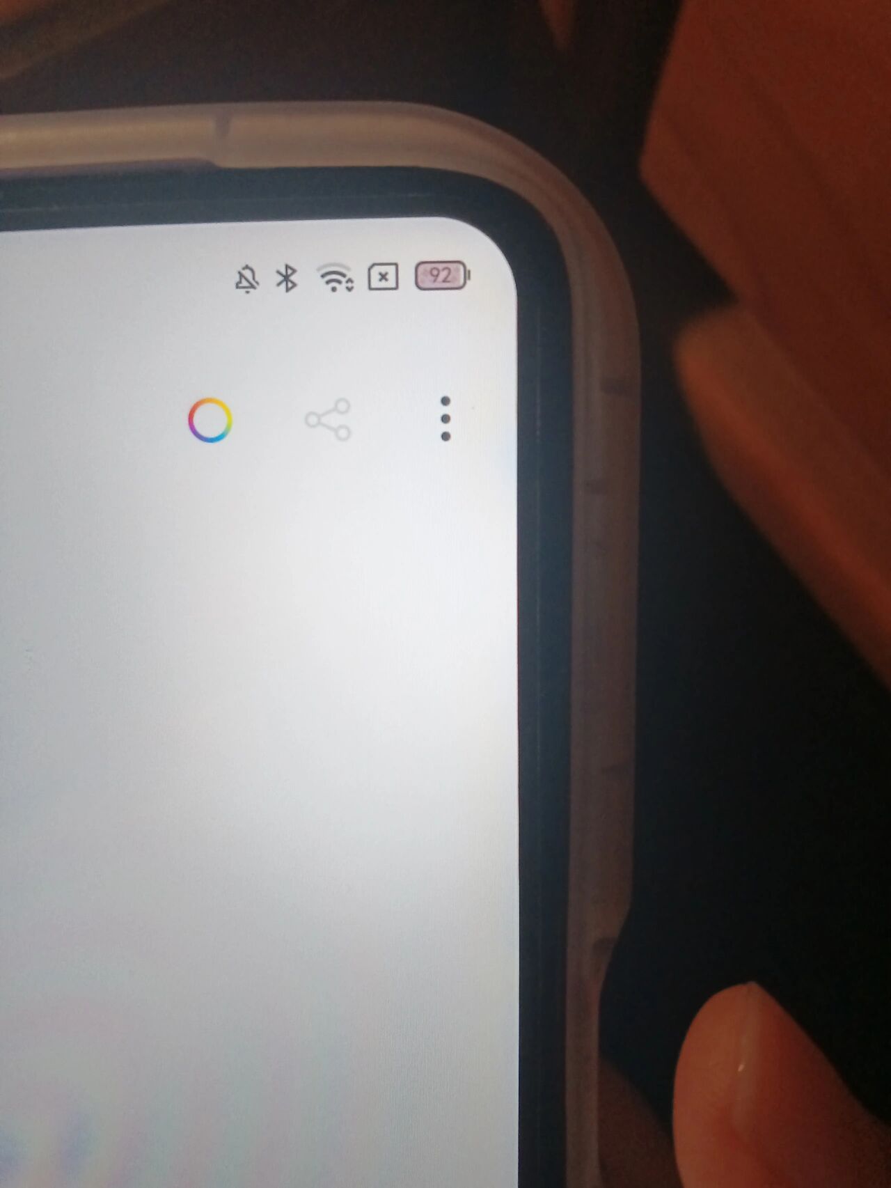 问一下手机屏幕有这种黄斑要不要紧