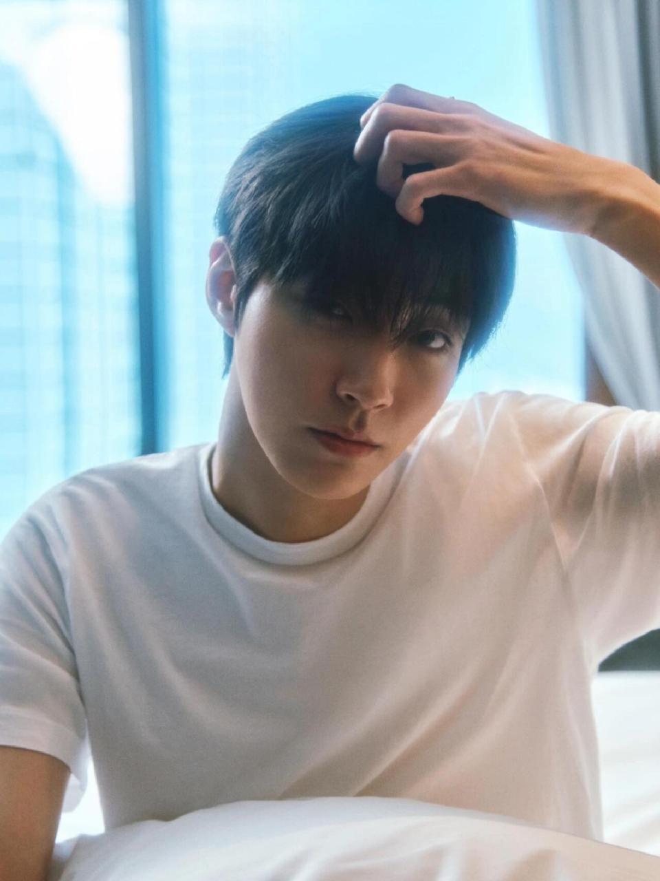 韩国明星no.37-黄寅烨ins图片