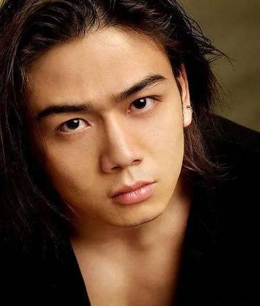 年轻时候的杨烁竟然长这样,果然岁月是把杀猪刀啊.