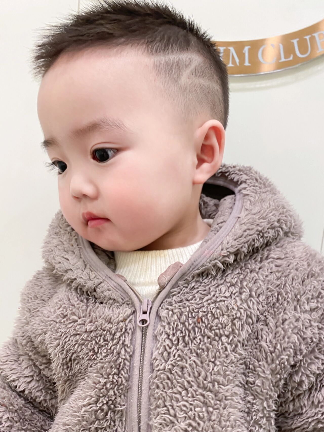 很多宝妈很喜欢? 这次本来想给他留个西瓜头的 但是这头发尴尬期