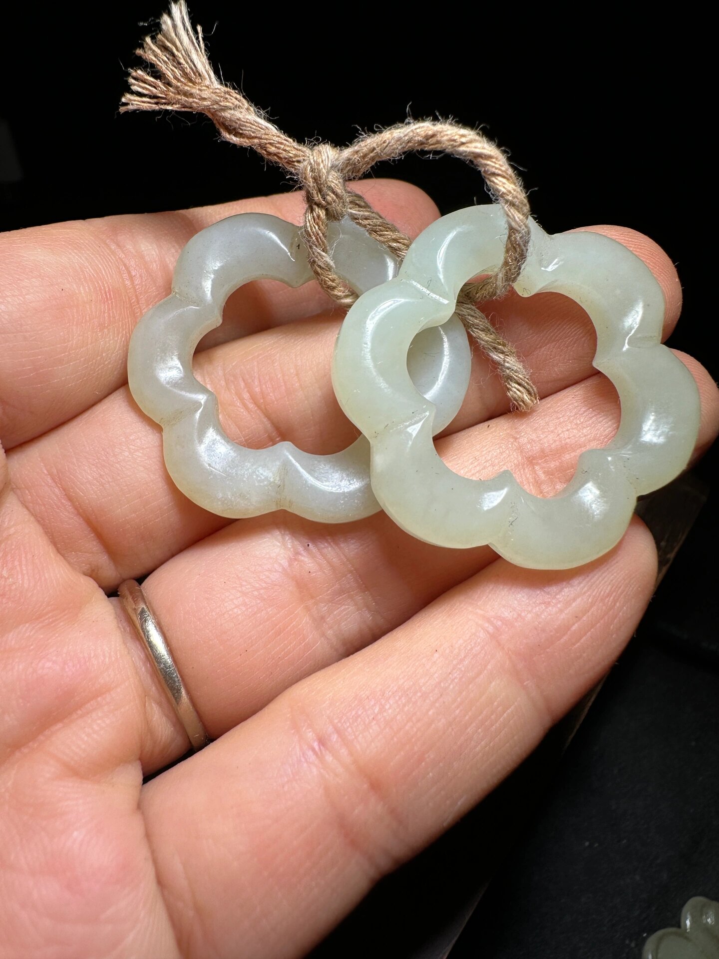 明清古玉和田玉海棠环袈裟环古玩民间旧物件 一对玉环,型很美,海棠环