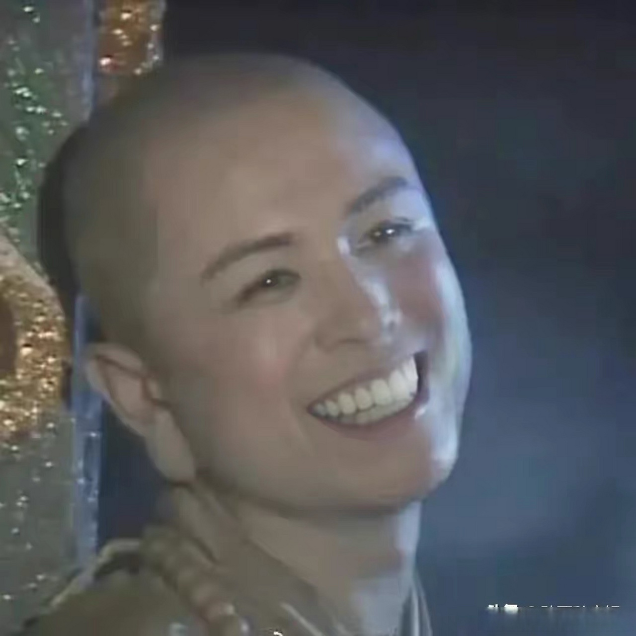 哈哈,这几幅图能让我笑一天,华妃和唐僧蜜汁微笑,神情太像了!