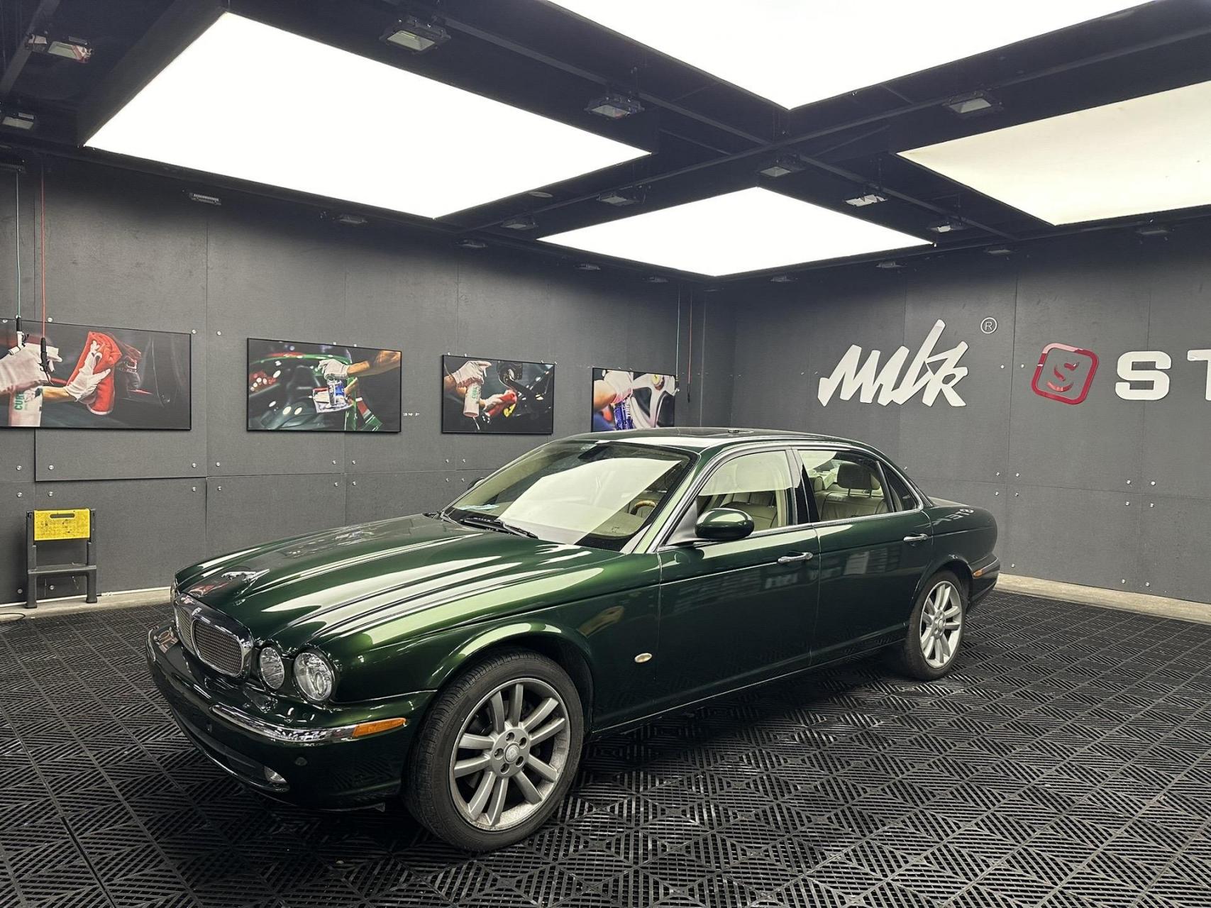 一代经典老车捷豹xj6l!皇家加长版,优雅绅士的典范7715四眼大灯